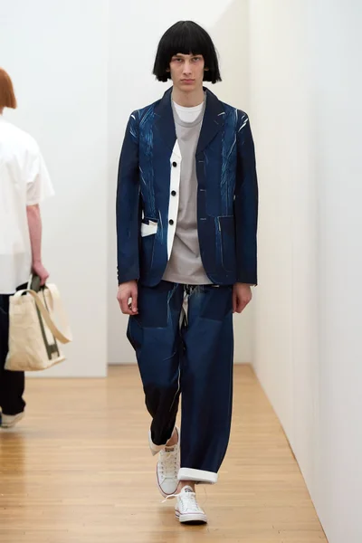 Look 19